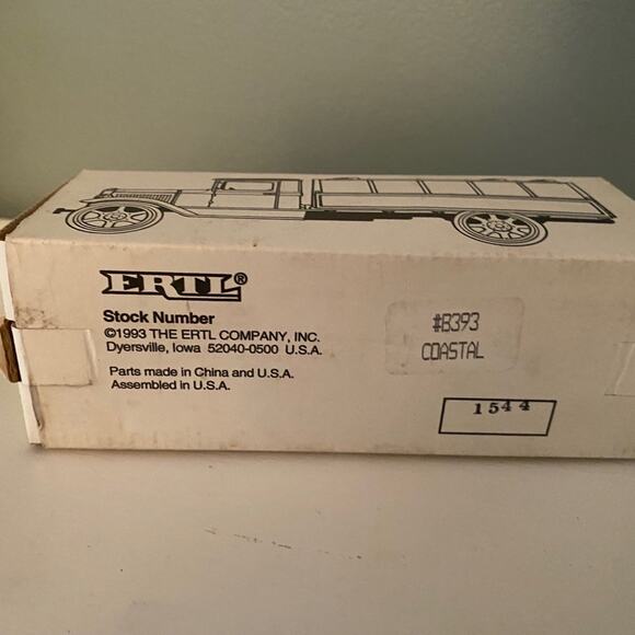 1/34 Ertl 1931 Hawkeye Tanker new in factory sealed bag. (A1) - Picture 8 of 10